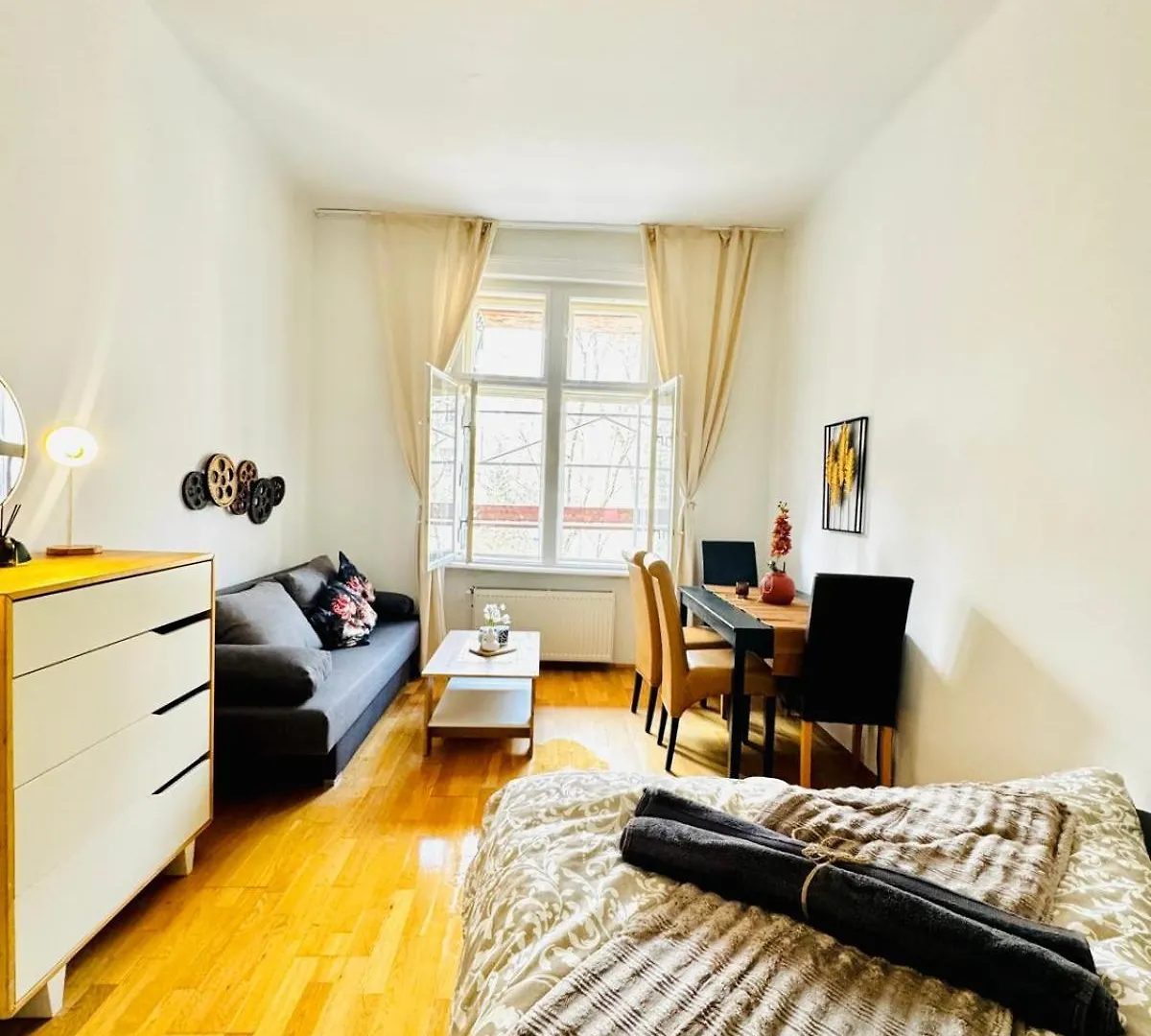 Comfy Rooms In A Shared Apartment, Only 17Min Walk To Schoenbrunn Vienna 0*,  Austria