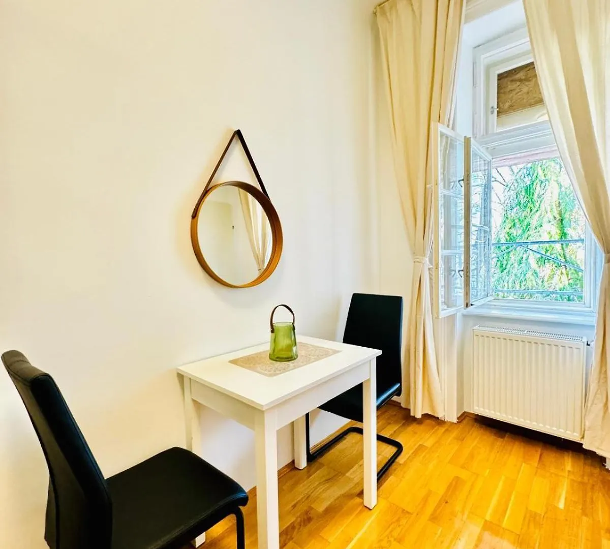 Comfy Rooms In A Shared Apartment, Only 17Min Walk To Schoenbrunn Vienna Apartment